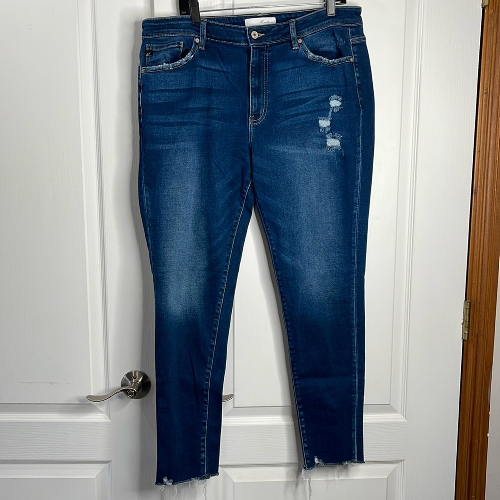 KanCan slightly distressed, skinny jeans with raw hem. size XL